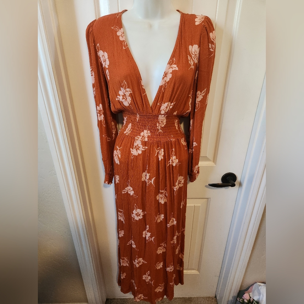 Forever 21 Rust Hibiscus Smocked Long Sleeve Vneck Maxi Dress Sz Medium NWOT